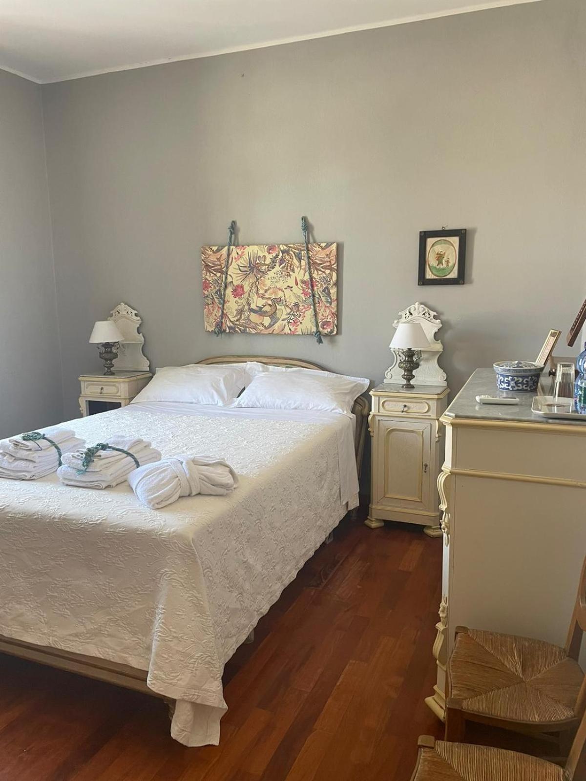 Corneliano d'Alba Palazzo Sismonda Bed & Breakfast 部屋 写真