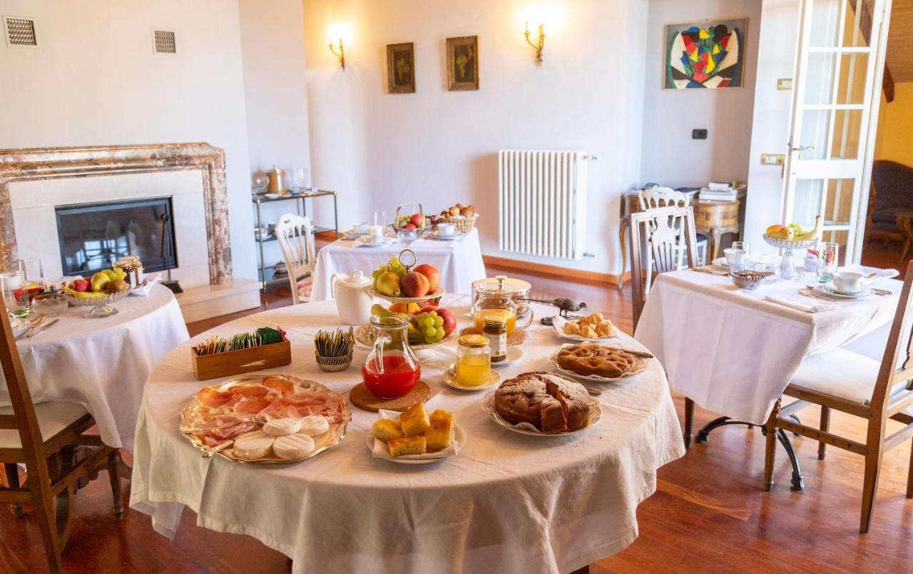 Corneliano d'Alba Palazzo Sismonda Bed & Breakfast エクステリア 写真
