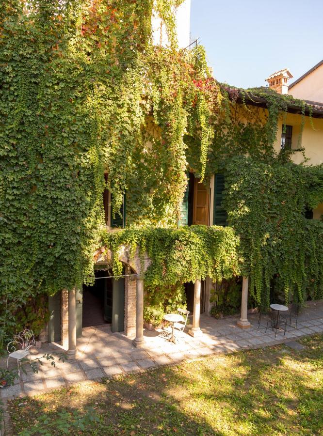 Corneliano d'Alba Palazzo Sismonda Bed & Breakfast エクステリア 写真
