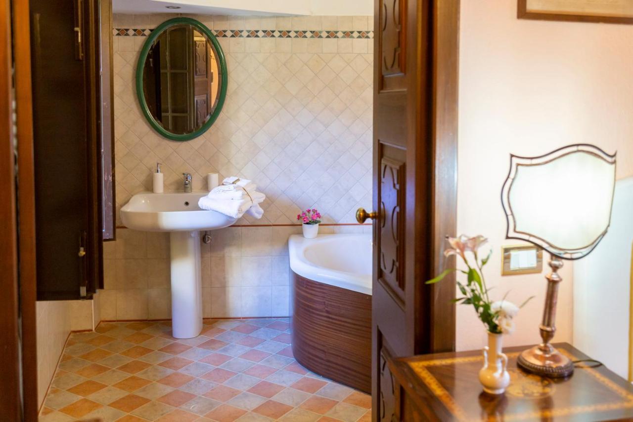 Corneliano d'Alba Palazzo Sismonda Bed & Breakfast エクステリア 写真