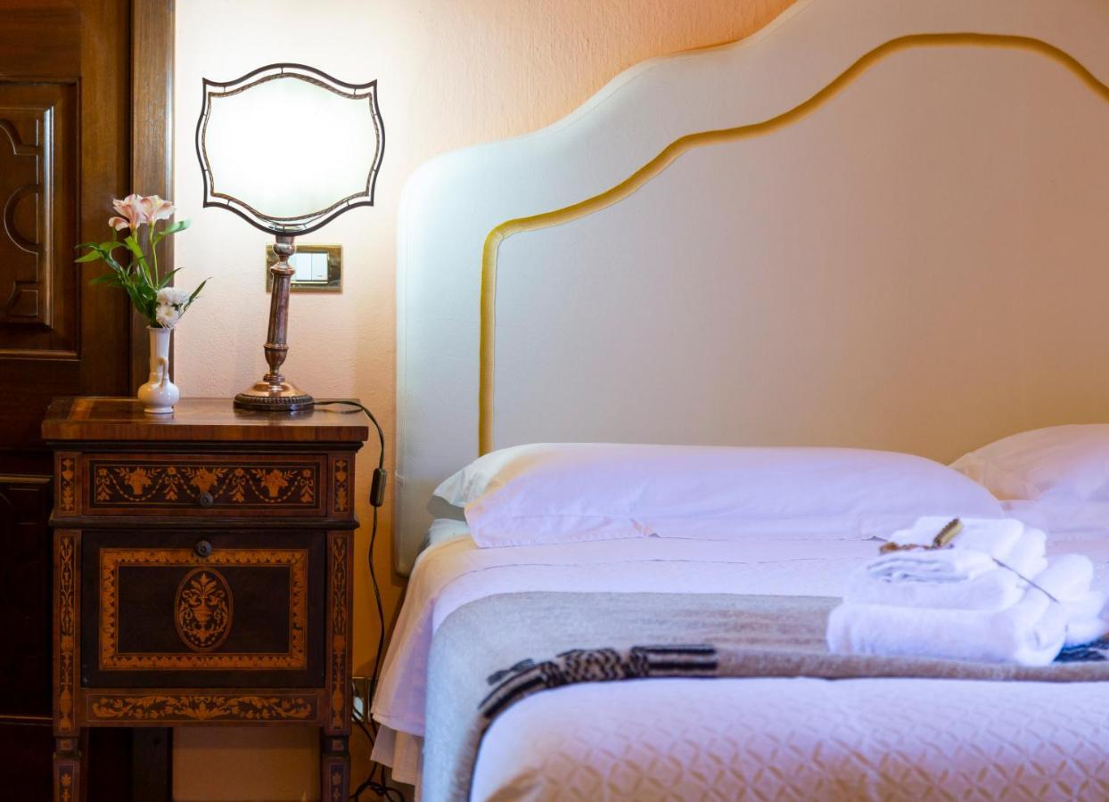Corneliano d'Alba Palazzo Sismonda Bed & Breakfast エクステリア 写真