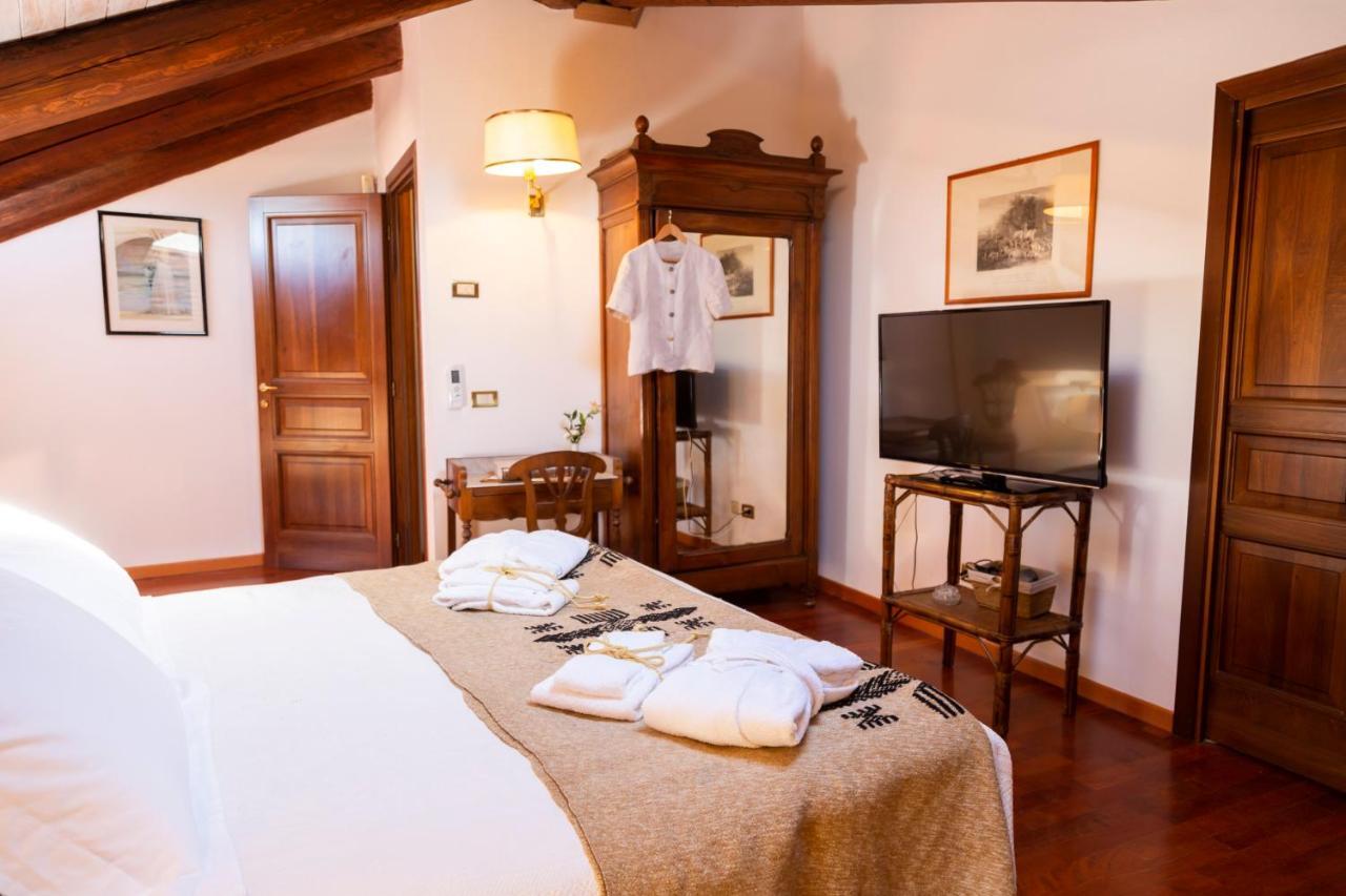 Corneliano d'Alba Palazzo Sismonda Bed & Breakfast エクステリア 写真