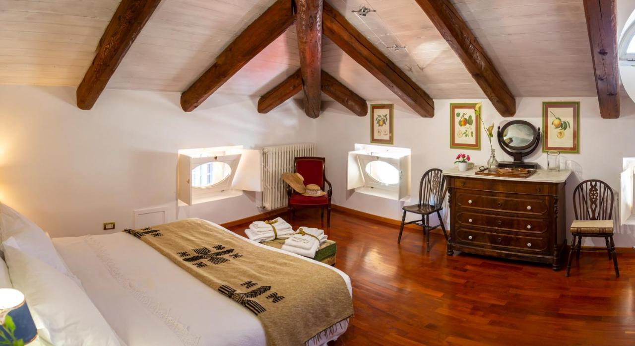 Corneliano d'Alba Palazzo Sismonda Bed & Breakfast エクステリア 写真